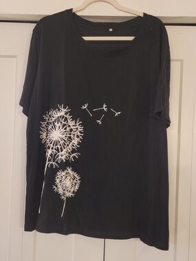 SHEIN Black Short-Sleeve Tee with White Dandelion Graphic